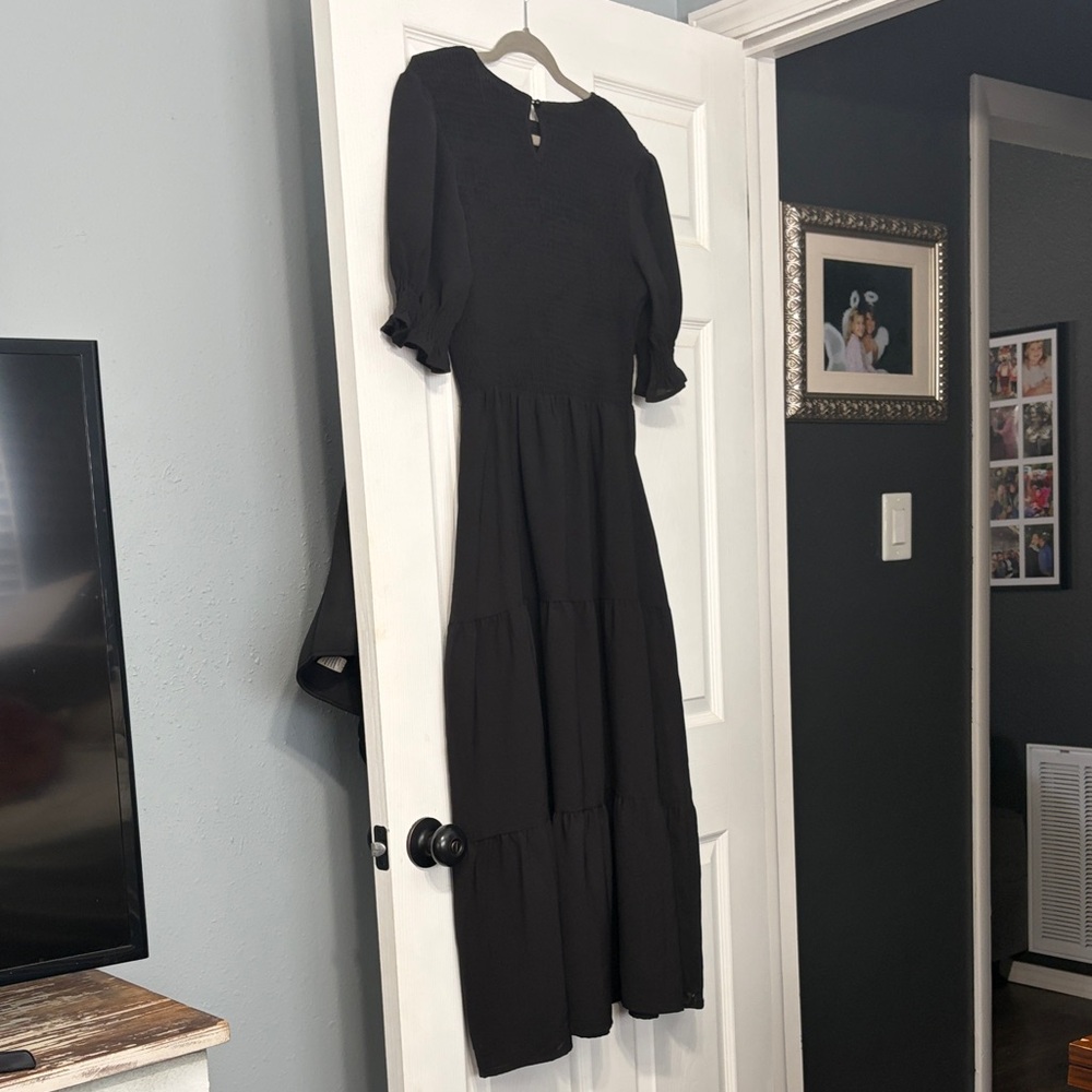 Black Maxi Dress with Puff Sleeves and Tiered Skirt - Picture 4 of 5